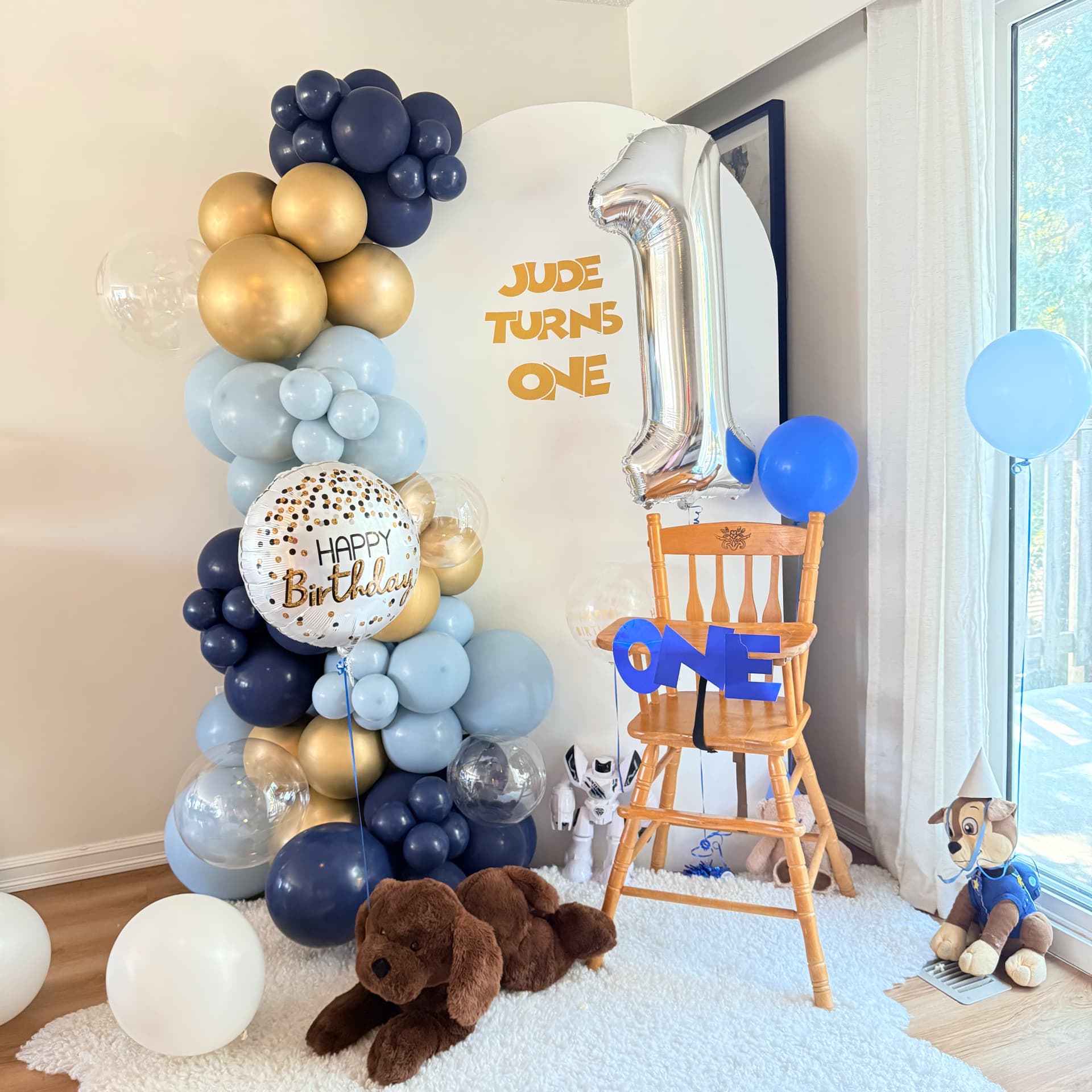 First birthday balloon garland in navy, gold and blue with backdrop